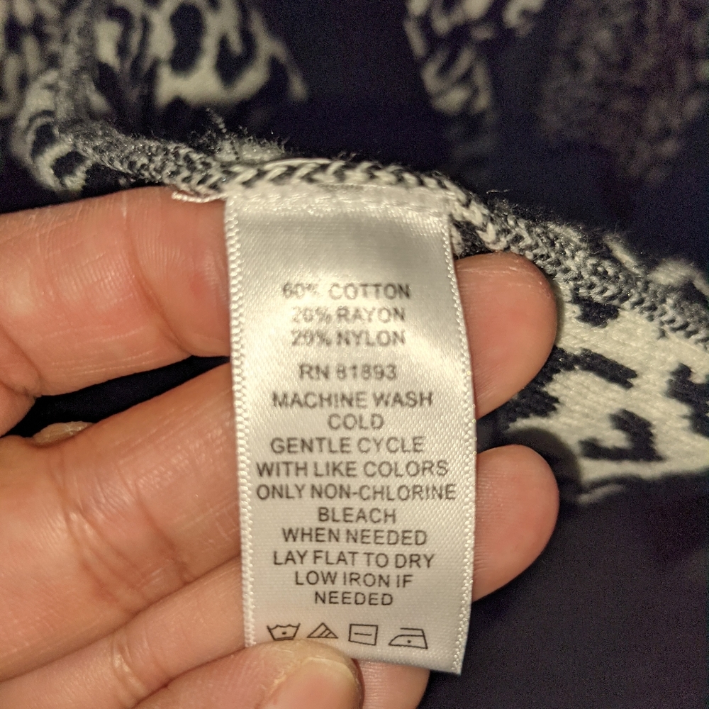 Sweater - Picture 4 of 4